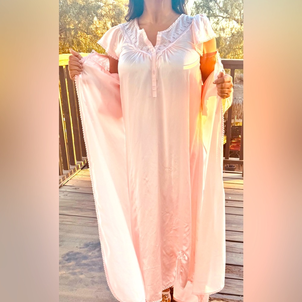 Vintage Satin Pink two piece sleep dress with house coat! Dreamy